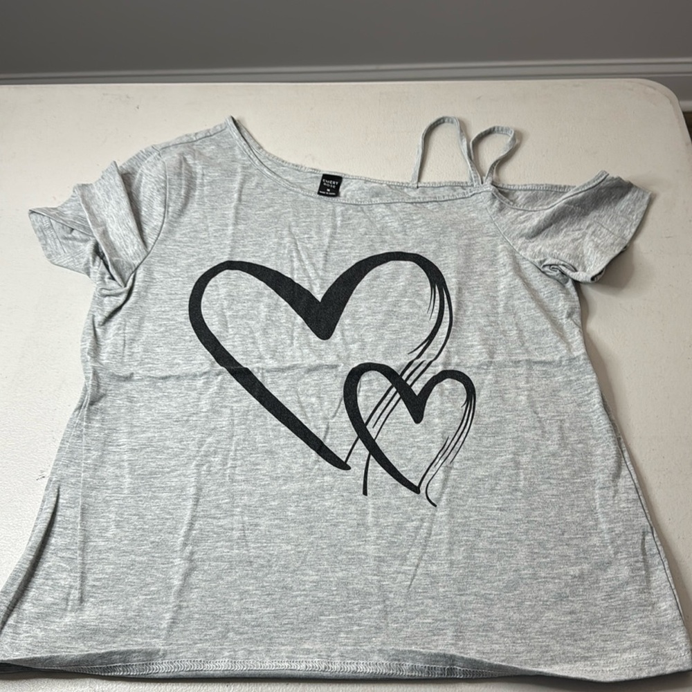 Off shoulder cute T M
